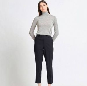 UNIQLO Ezy ankle pants in black. Size M